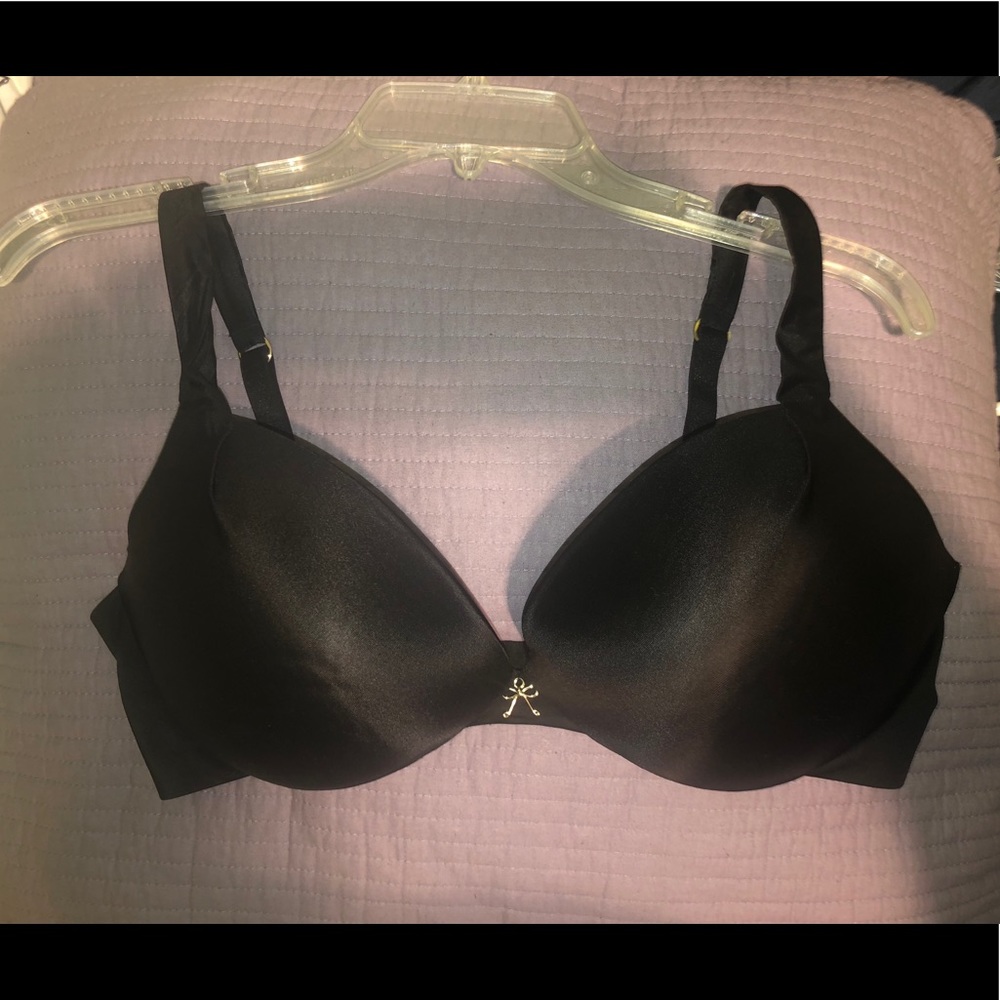 38 DD Victoria’s Secret bra